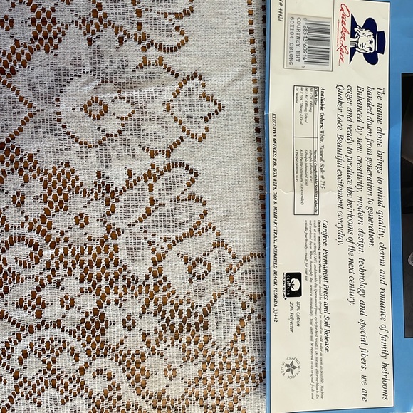 Quaker lace tablecloth - Picture 3 of 4
